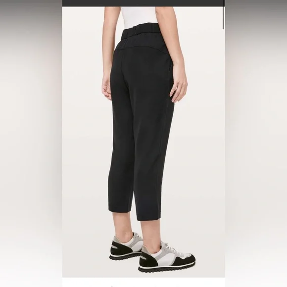 Lululemon On The Fly Crop Size 4 - Picture 2 of 5